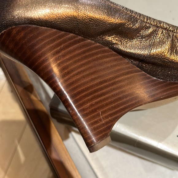 Marc Fisher size 10 bronze wedges - Picture 7 of 9